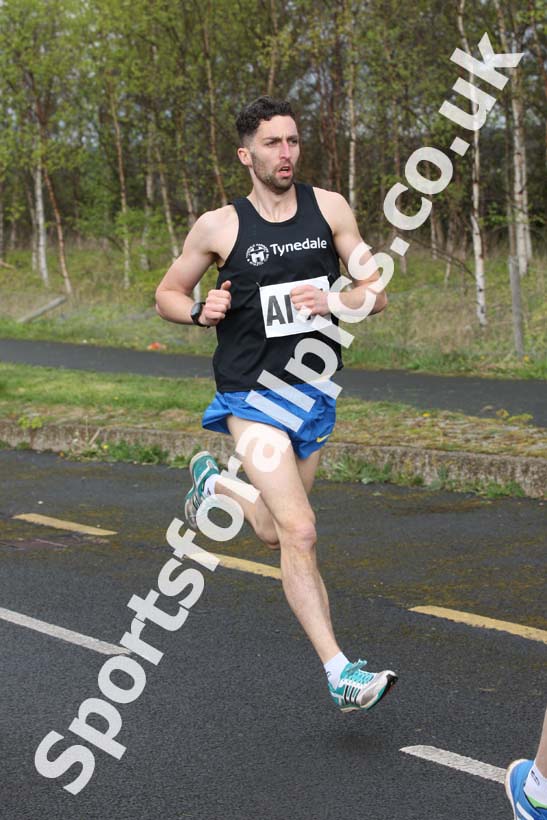 Senior mens relay, Elswick Good Friday Road Races. Photo: David T. Hewitson/Sports for All Pics